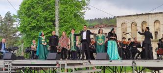 Для военнослужащих в Шуше организован грандиозный концерт в честь Дня независимости Азербайджана (ВИДЕО/ФОТО)