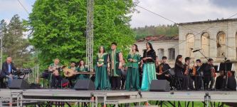 Для военнослужащих в Шуше организован грандиозный концерт в честь Дня независимости Азербайджана (ВИДЕО/ФОТО)