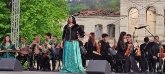 Для военнослужащих в Шуше организован грандиозный концерт в честь Дня независимости Азербайджана (ВИДЕО/ФОТО)