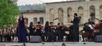 Для военнослужащих в Шуше организован грандиозный концерт в честь Дня независимости Азербайджана (ВИДЕО/ФОТО)