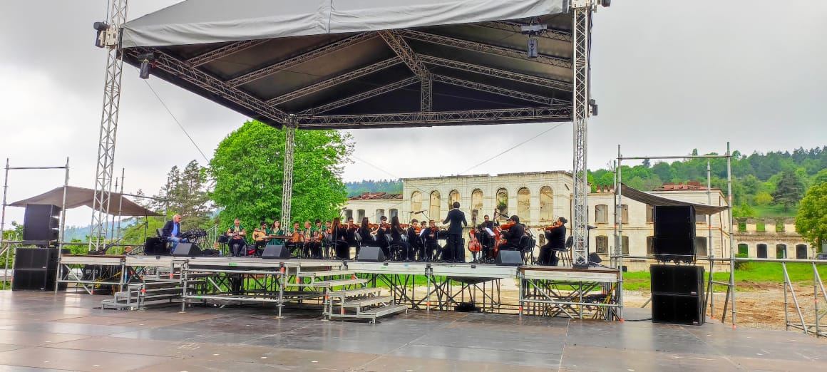 Для военнослужащих в Шуше организован грандиозный концерт в честь Дня независимости Азербайджана (ВИДЕО/ФОТО)