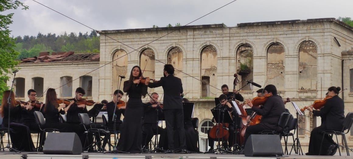 Для военнослужащих в Шуше организован грандиозный концерт в честь Дня независимости Азербайджана (ВИДЕО/ФОТО)