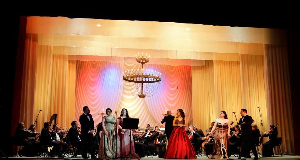 Она пленила красотой и тембром голоса… - юбилейный концерт Инары Бабаевой в Баку (ФОТО)