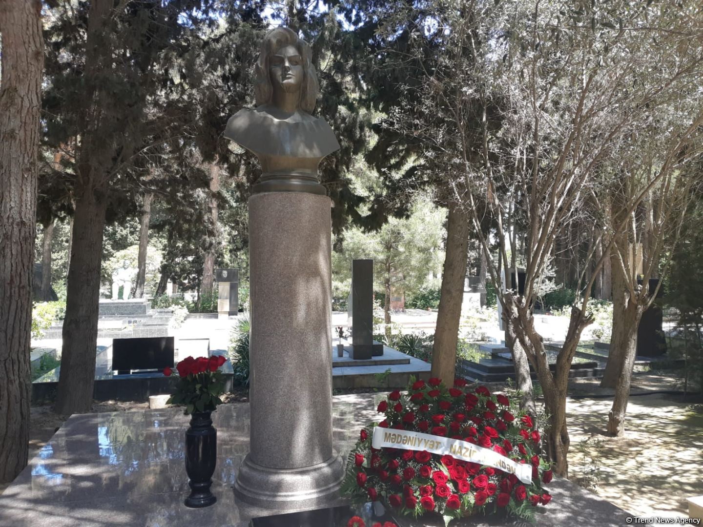 В Баку почтили память известной ханенде Сары Гадимовой (ФОТО)