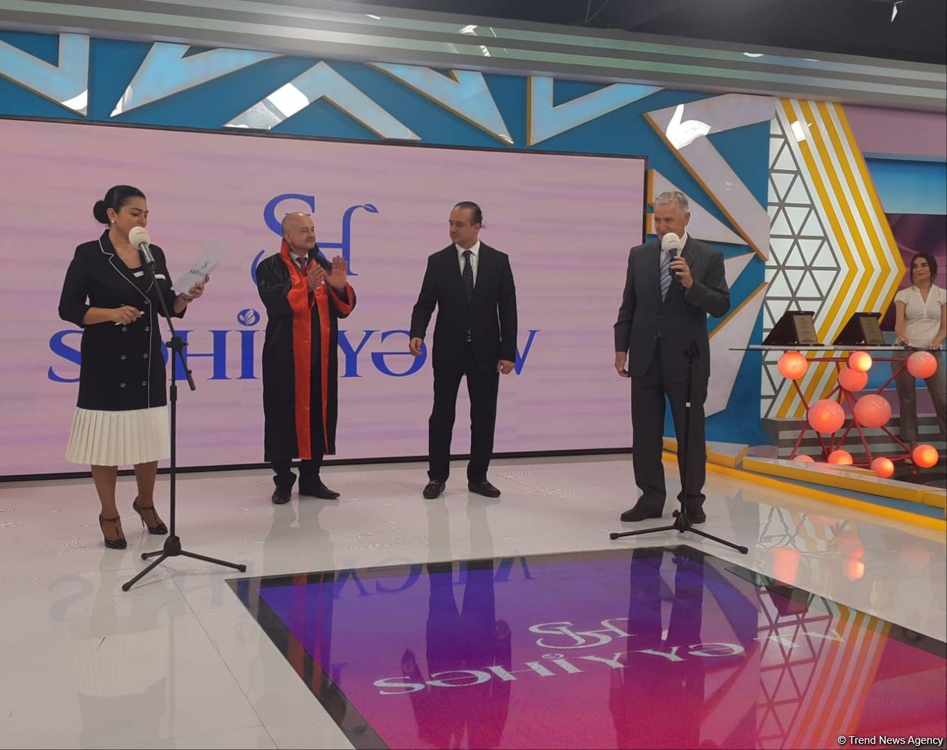 Елена Малышева восхищена азербайджанскими мужчинами и национальной кухней: "Сделаем невозможное возможным!"  (ФОТО)