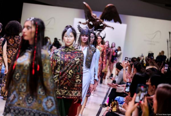 В Центре Гейдара Алиева состоялись презентация новых ковров и красочное дефиле "AFFFAIR in Carpets" (ФОТО/ВИДЕО)