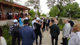 В Шуше для более 100 местных и иностранных представителей организован тур по городу (FOTO)