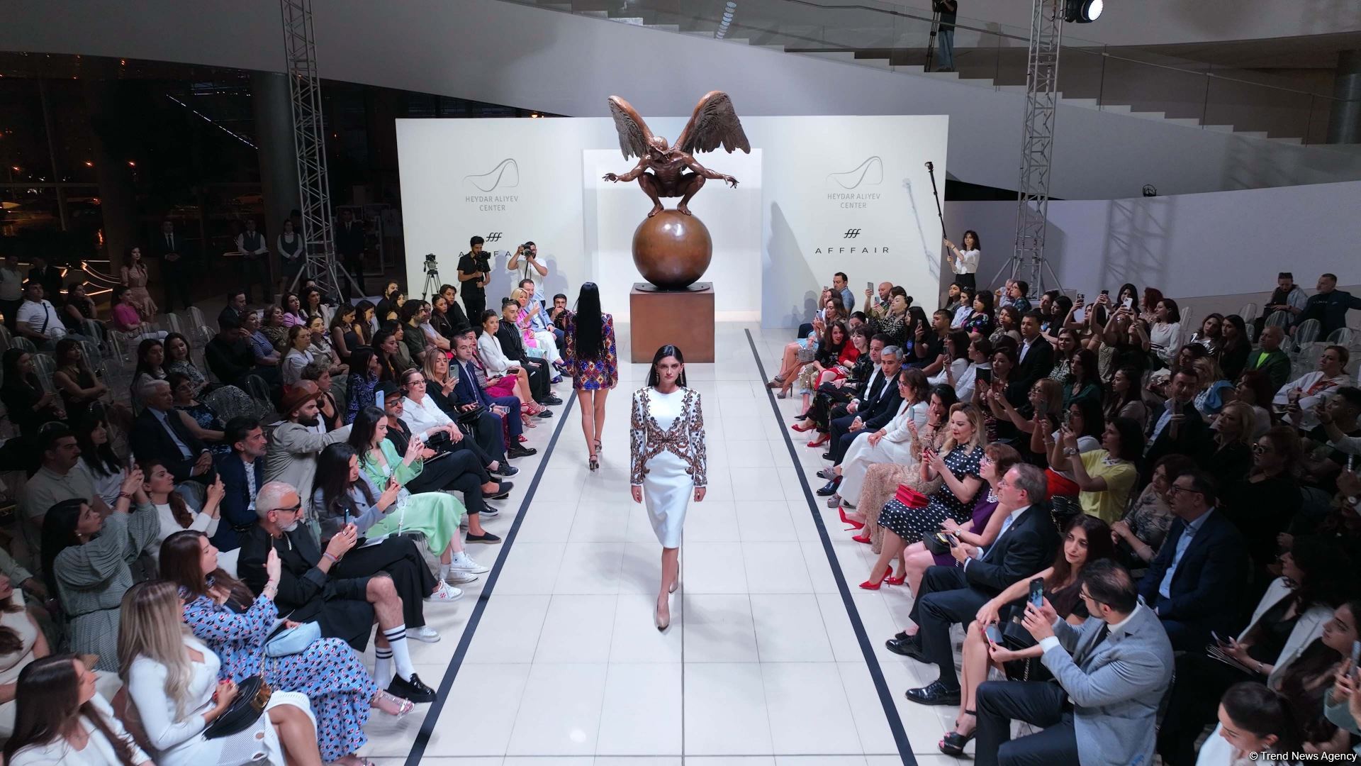 В Центре Гейдара Алиева состоялись презентация новых ковров и красочное дефиле "AFFFAIR in Carpets" (ФОТО/ВИДЕО)