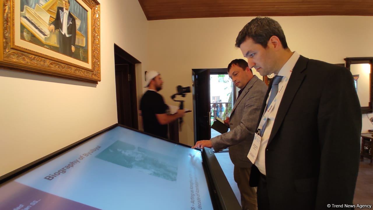 В Шуше для более 100 местных и иностранных представителей организован тур по городу (FOTO)