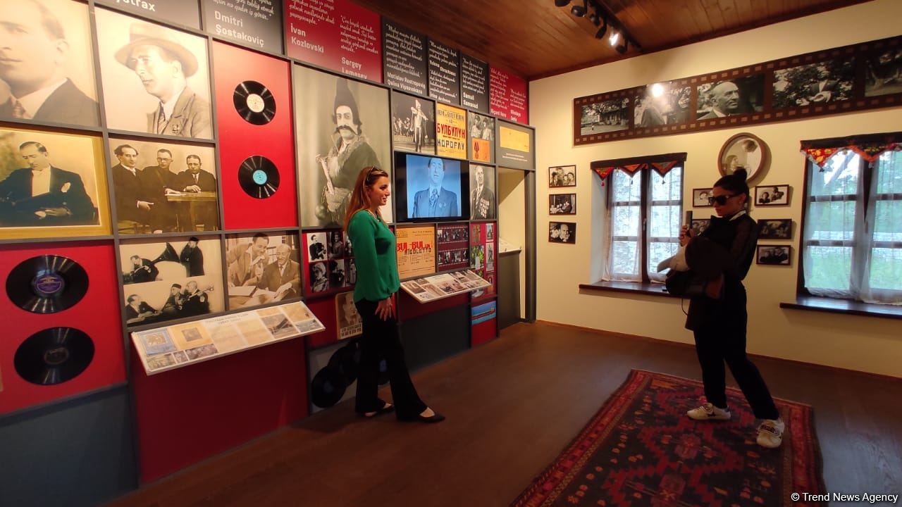 В Шуше для более 100 местных и иностранных представителей организован тур по городу (FOTO)