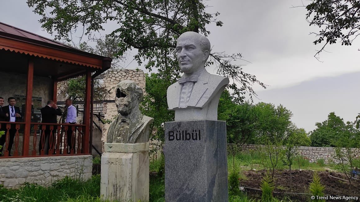 В Шуше для более 100 местных и иностранных представителей организован тур по городу (FOTO)