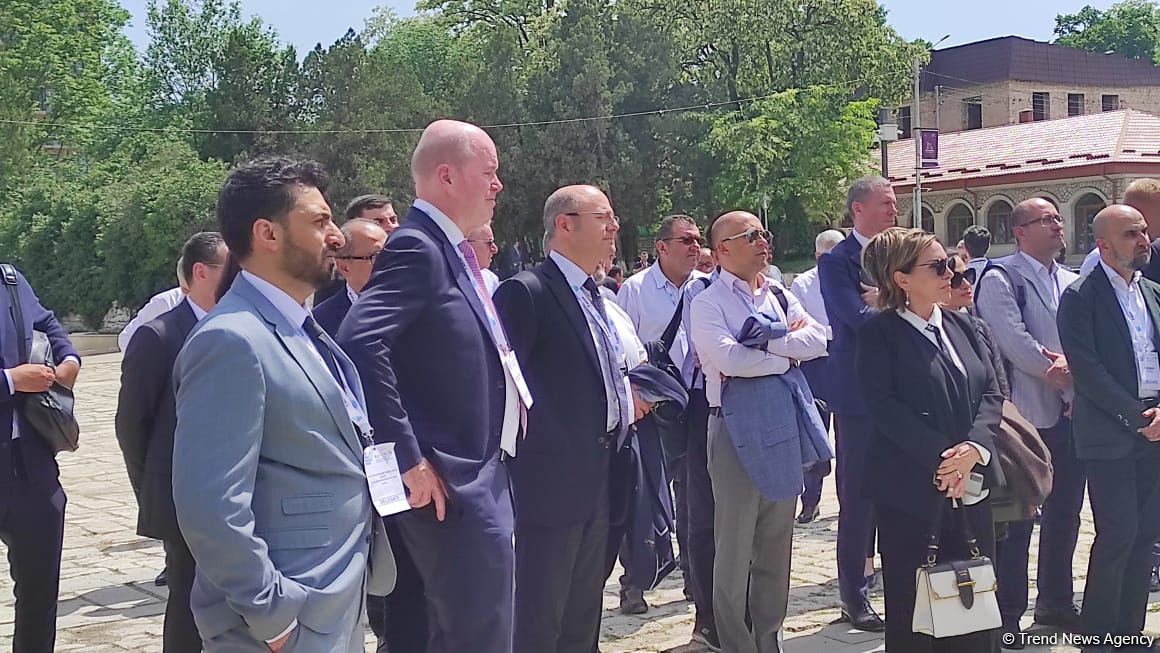 В Шуше для более 100 местных и иностранных представителей организован тур по городу (FOTO)