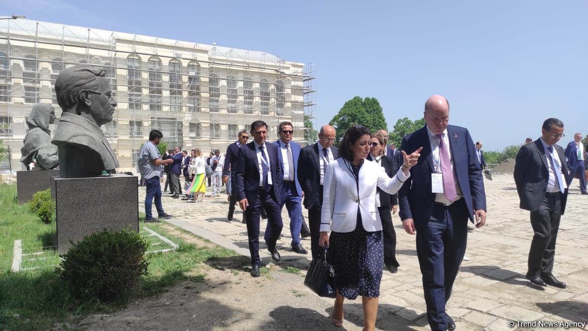 В Шуше для более 100 местных и иностранных представителей организован тур по городу (FOTO)