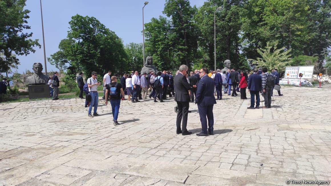 В Шуше для более 100 местных и иностранных представителей организован тур по городу (FOTO)