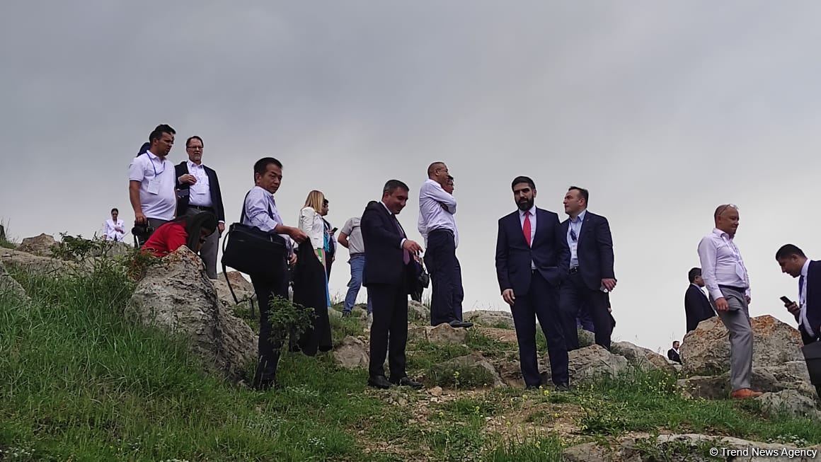 В Шуше для более 100 местных и иностранных представителей организован тур по городу (FOTO)