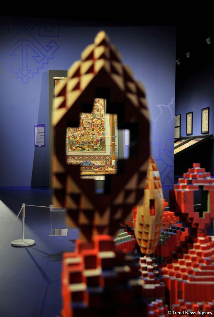 В Центре Гейдара Алиева состоялась торжественная презентация новой потрясающей коллекции ковров "Azərbaycan xalçası - ilmələrin rəqsi" (ФОТО)