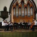 Только посмотрите, как 7-летняя азербайджанская девочка дирижирует оркестром! Очень мило! (ВИДЕО, ФОТО)