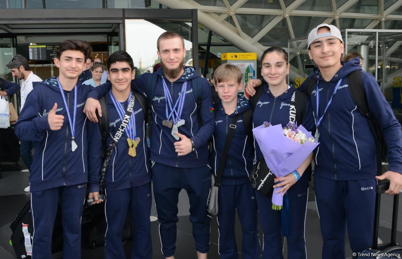 Азербайджанские гимнасты привезли в Баку из Италии медали Чемпионата Европы (ФОТО)