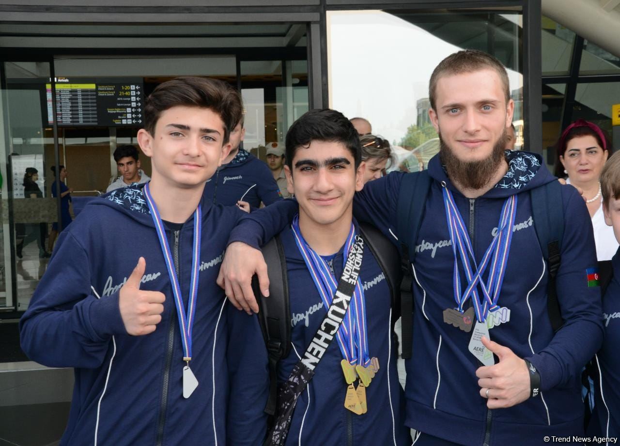 Азербайджанские гимнасты привезли в Баку из Италии медали Чемпионата Европы (ФОТО)