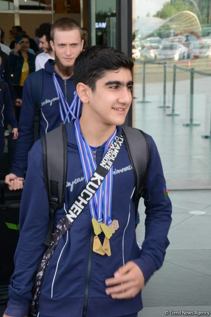 Азербайджанские гимнасты привезли в Баку из Италии медали Чемпионата Европы (ФОТО)