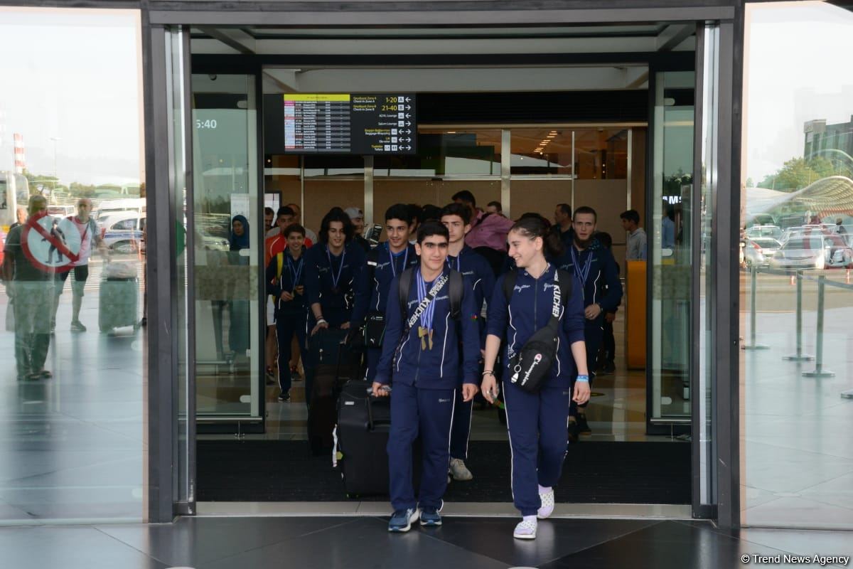 Азербайджанские гимнасты привезли в Баку из Италии медали Чемпионата Европы (ФОТО)