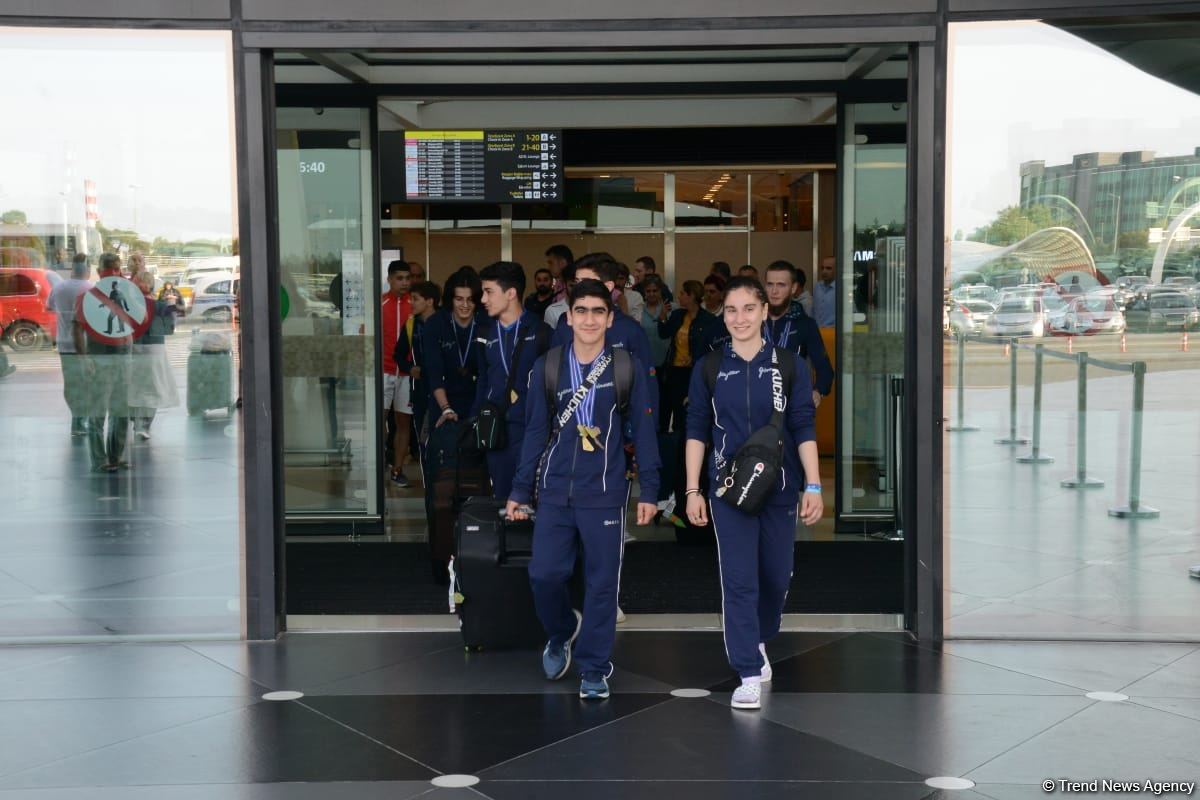 Азербайджанские гимнасты привезли в Баку из Италии медали Чемпионата Европы (ФОТО)