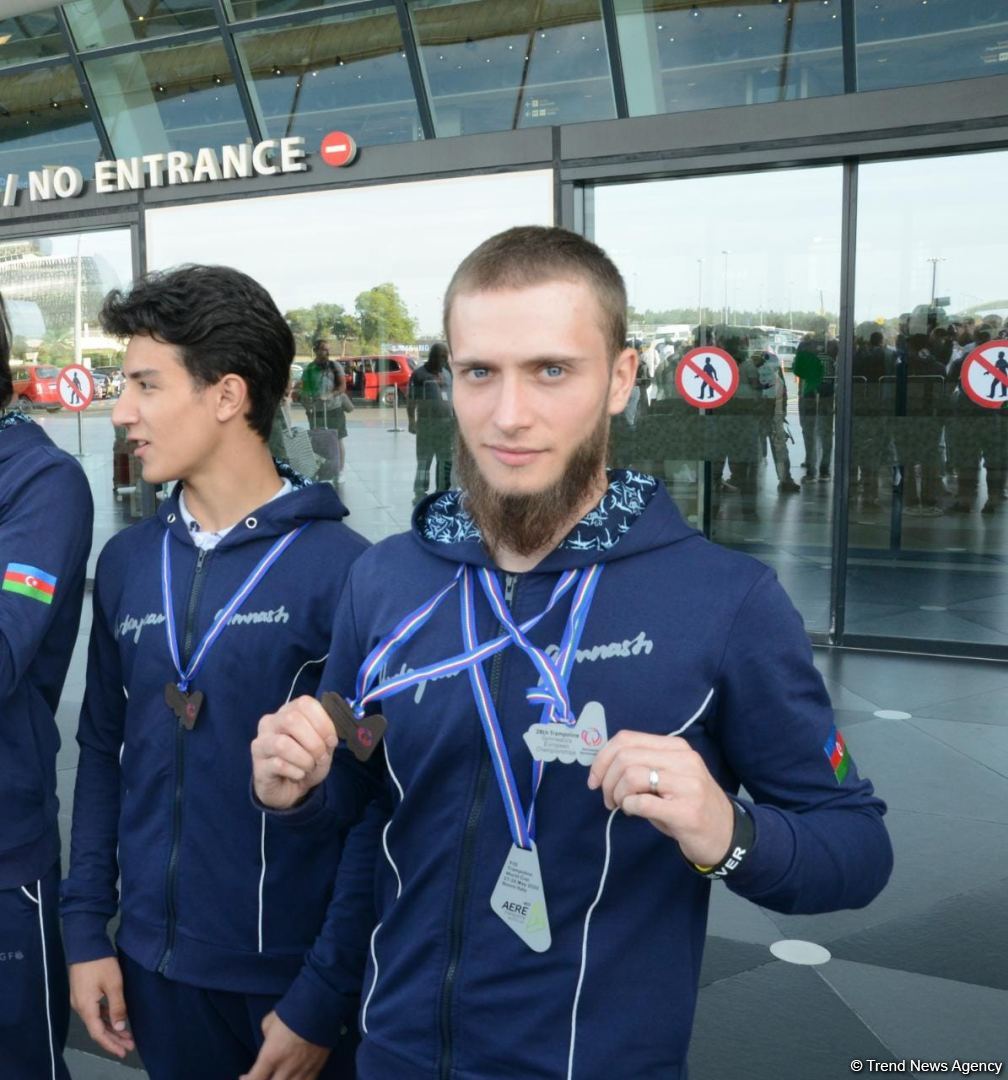 Азербайджанские гимнасты привезли в Баку из Италии медали Чемпионата Европы (ФОТО)