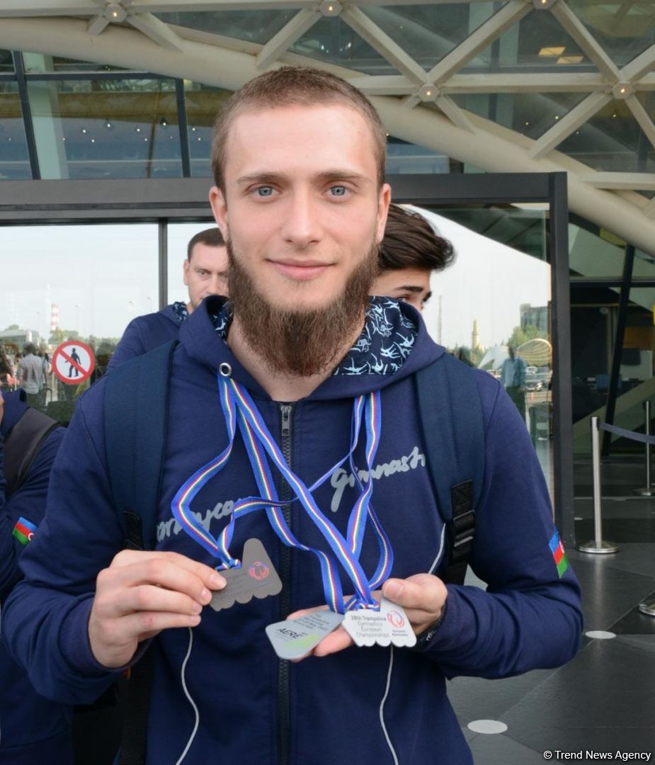 Азербайджанские гимнасты привезли в Баку из Италии медали Чемпионата Европы (ФОТО)
