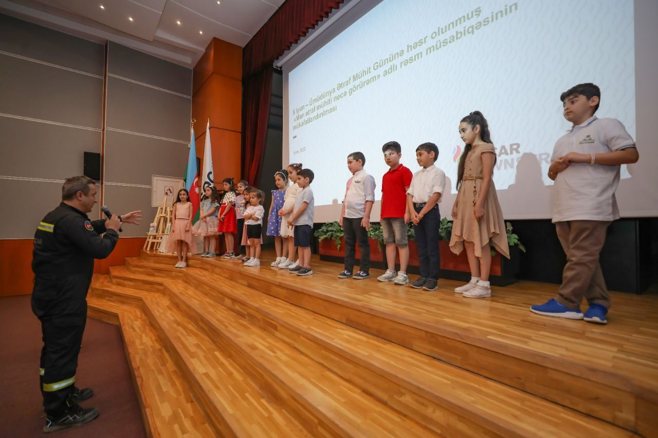 Как я вижу окружающий мир. Бакинский завод стал местом художественного проекта (ФОТО)