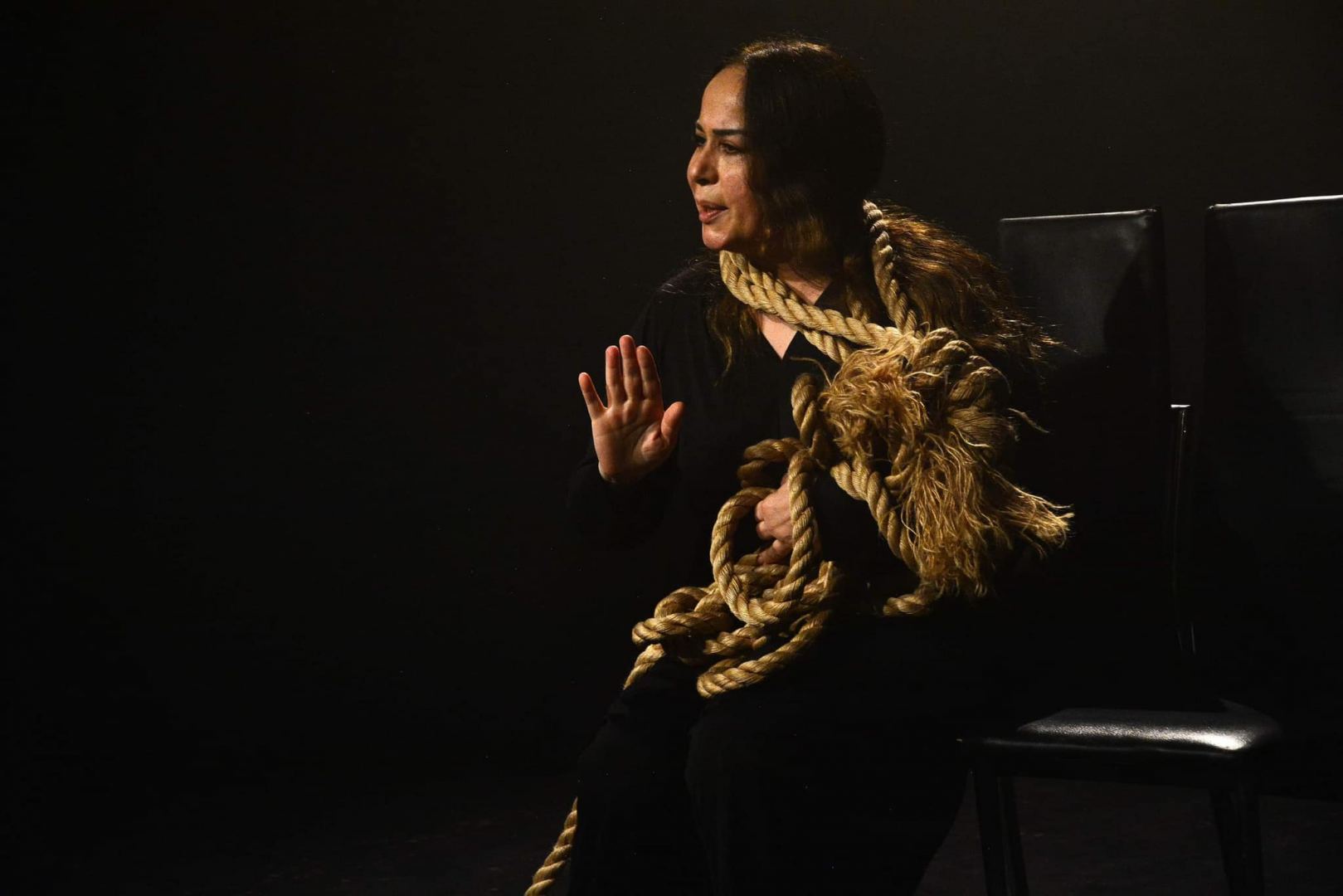 Азербайджанская актриса в свой юбилей "совершила суицид". Был ли другой путь наказания? (ФОТО)