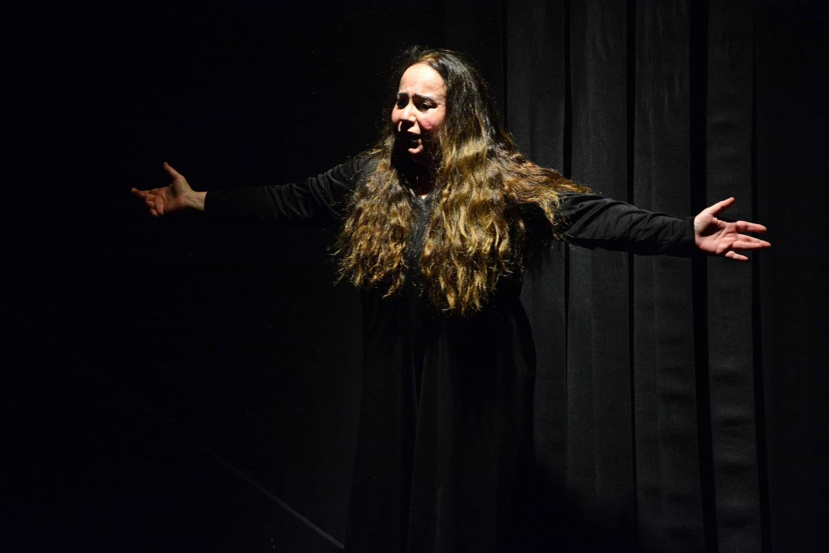 Азербайджанская актриса в свой юбилей "совершила суицид". Был ли другой путь наказания? (ФОТО)