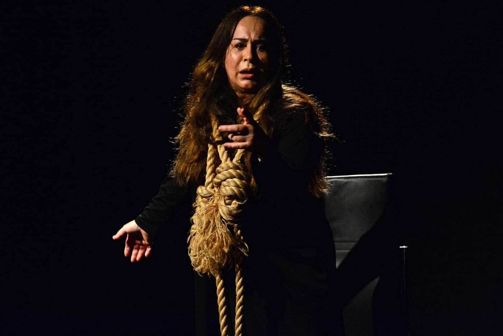 Азербайджанская актриса в свой юбилей "совершила суицид". Был ли другой путь наказания? (ФОТО)