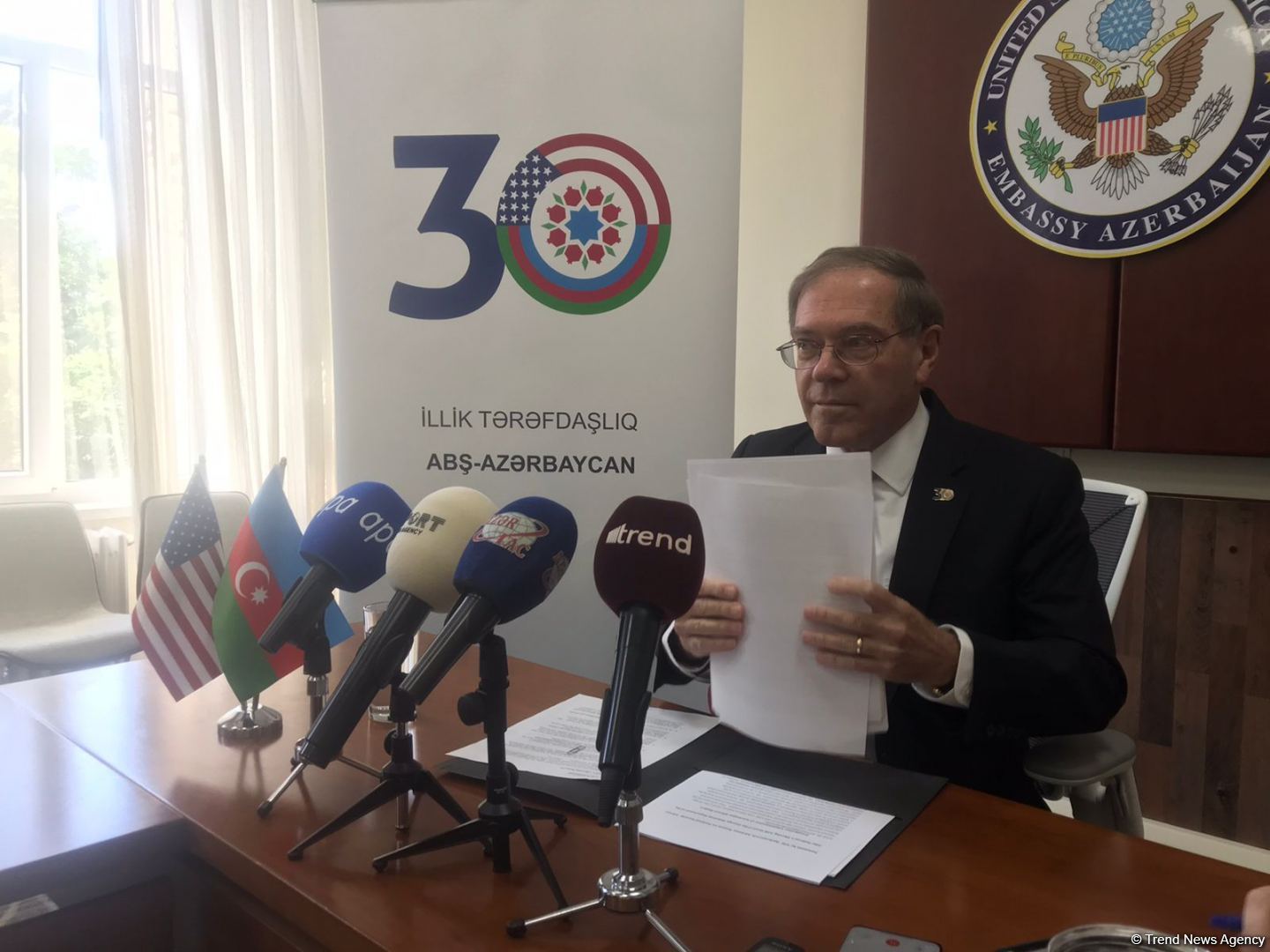 США ведут диалог с Азербайджаном и Арменией для поддержки мирного процесса - посол