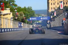 Завершилась первая тренировочная сессия пилотов «Формулы-1» в Баку (ФОТО)