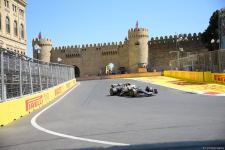 В Баку стартовала первая тренировочная сессия пилотов “Формулы-1” (ФОТО)