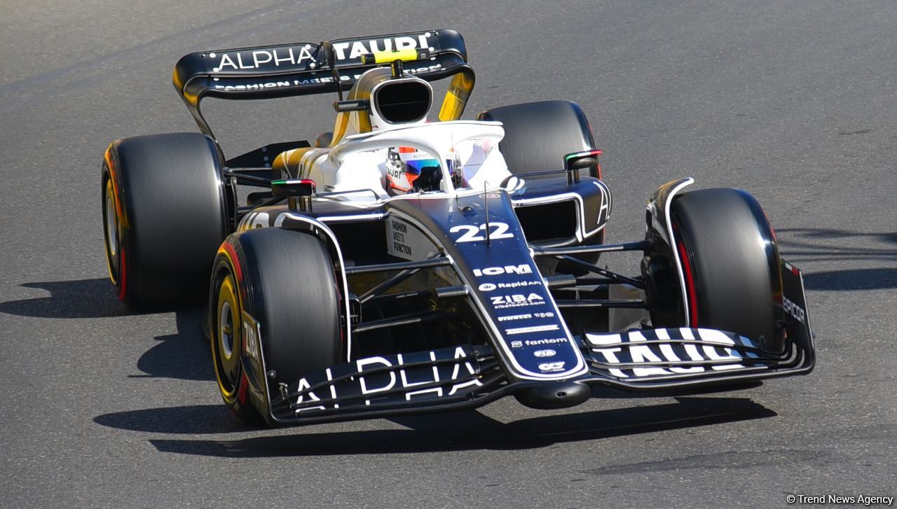 Завершилась первая тренировочная сессия пилотов «Формулы-1» в Баку (ФОТО)