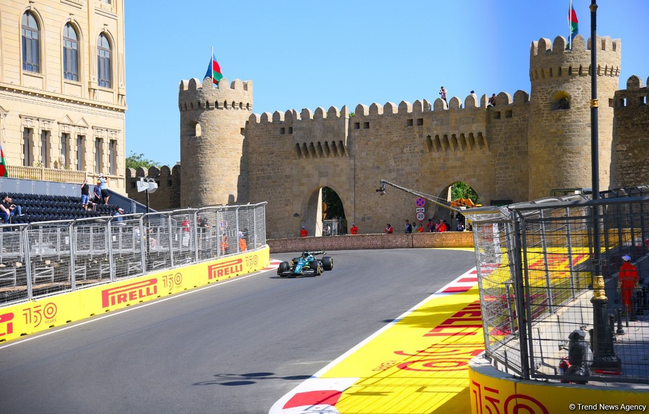 Завершилась первая тренировочная сессия пилотов «Формулы-1» в Баку (ФОТО)