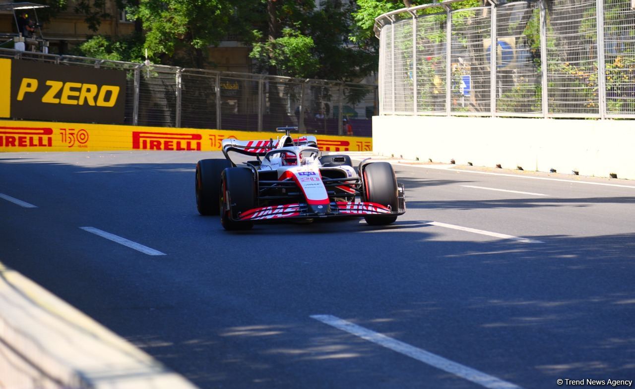 Завершилась первая тренировочная сессия пилотов «Формулы-1» в Баку (ФОТО)