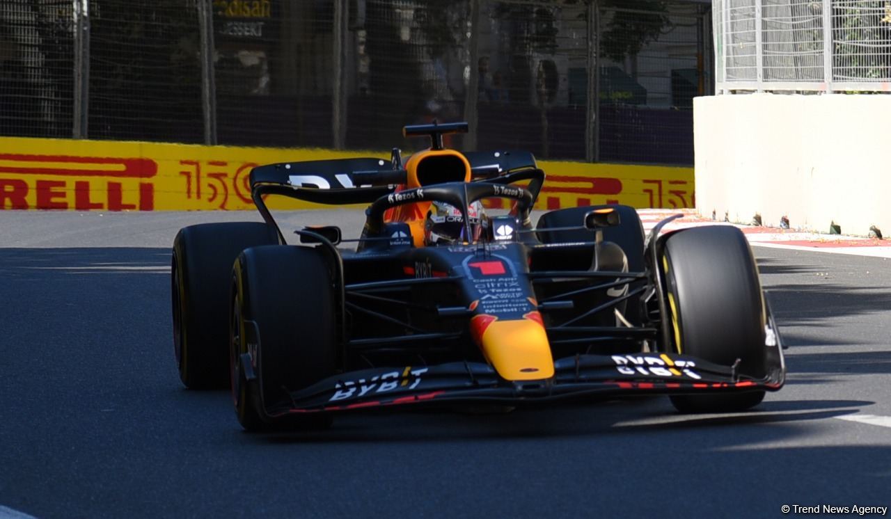 Завершилась первая тренировочная сессия пилотов «Формулы-1» в Баку (ФОТО)