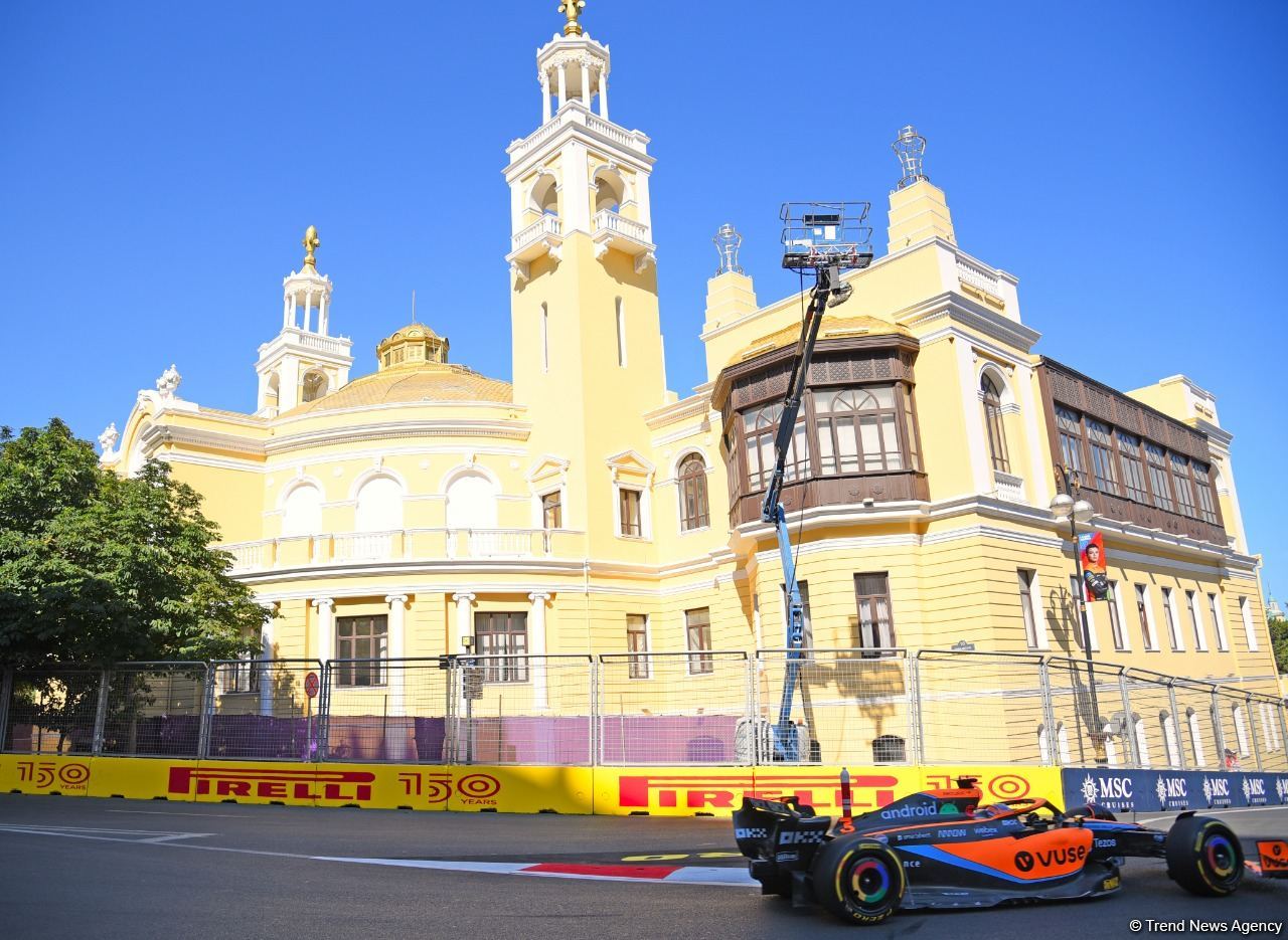 Завершилась первая тренировочная сессия пилотов «Формулы-1» в Баку (ФОТО)