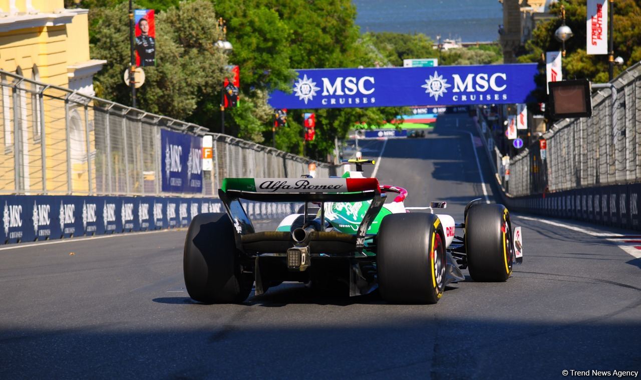 Завершилась первая тренировочная сессия пилотов «Формулы-1» в Баку (ФОТО)