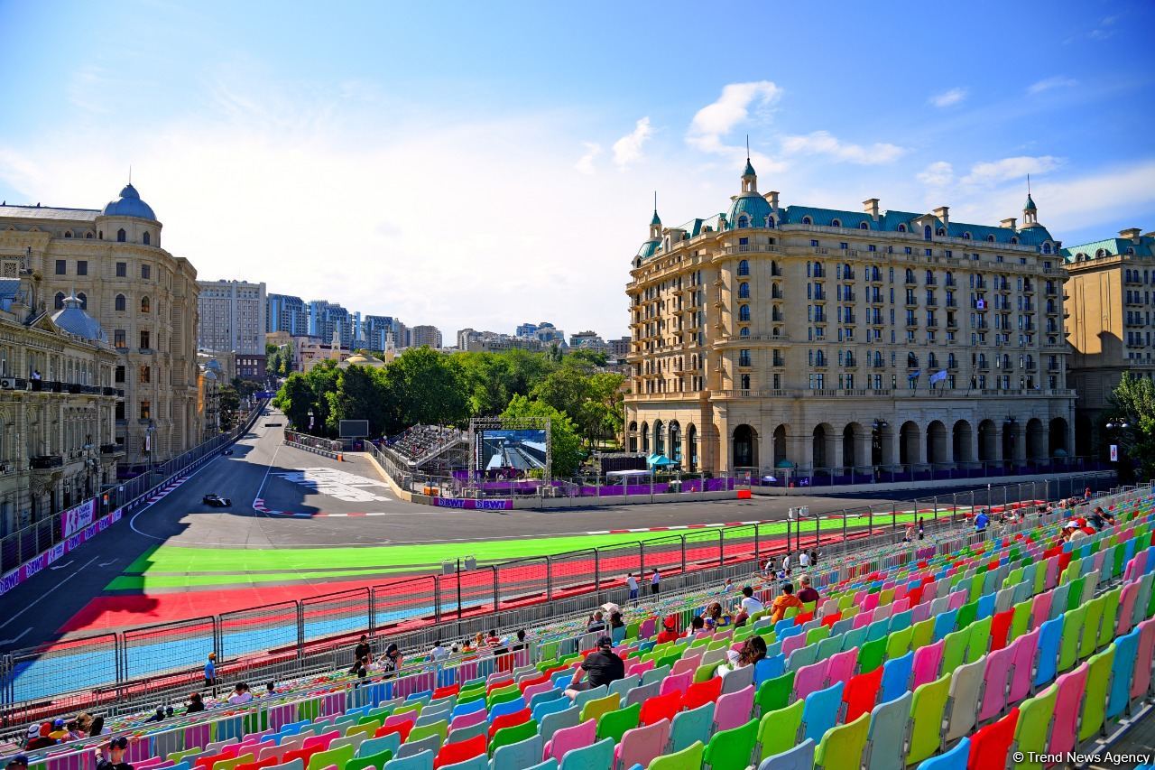 Завершилась первая тренировочная сессия пилотов «Формулы-1» в Баку (ФОТО)