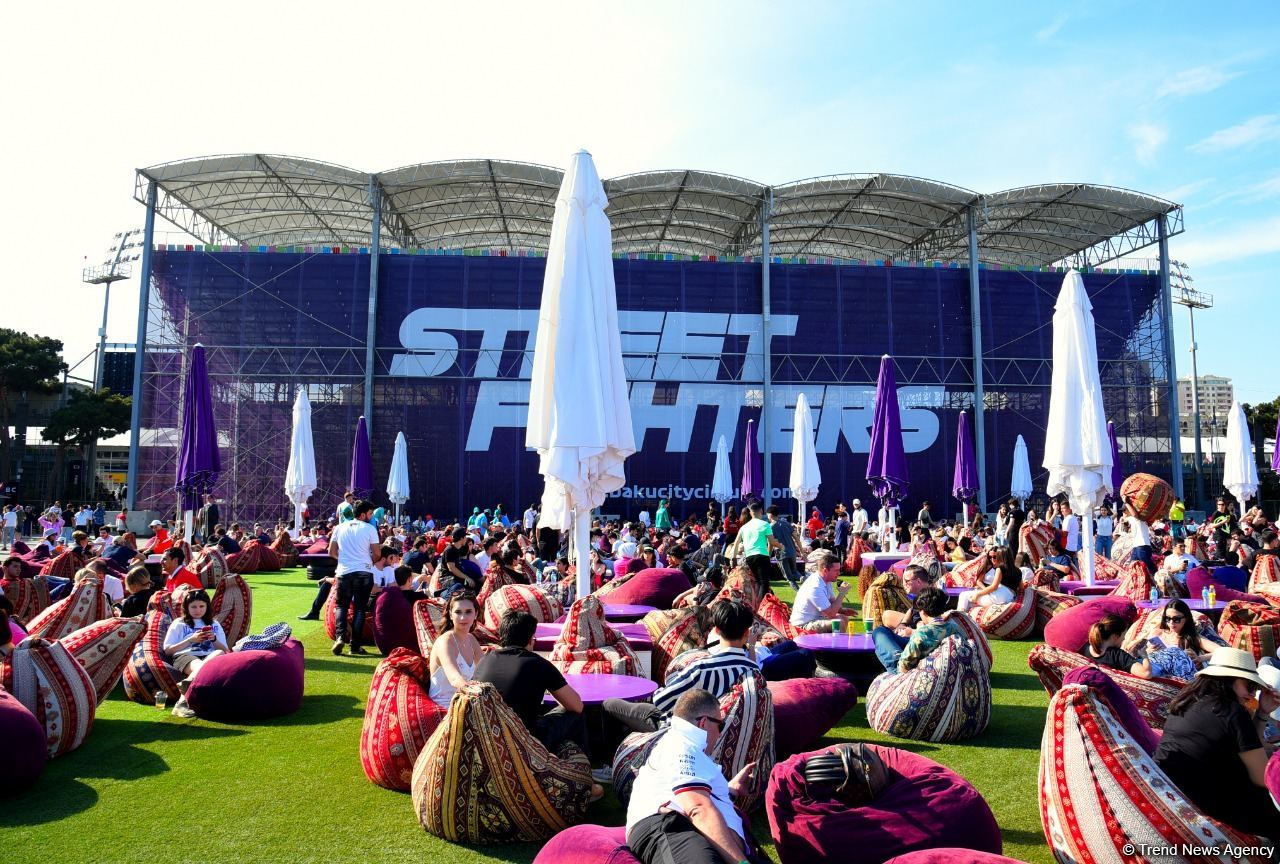 Завершилась первая тренировочная сессия пилотов «Формулы-1» в Баку (ФОТО)