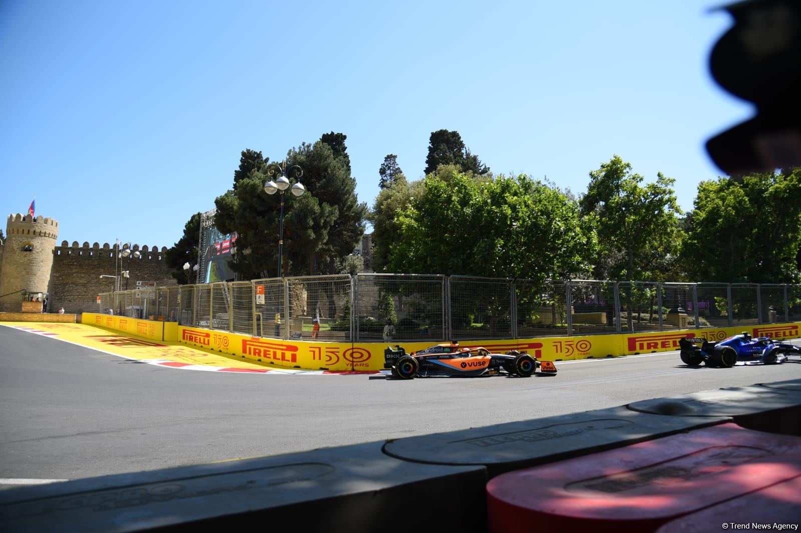 В Баку стартовала первая тренировочная сессия пилотов “Формулы-1” (ФОТО)