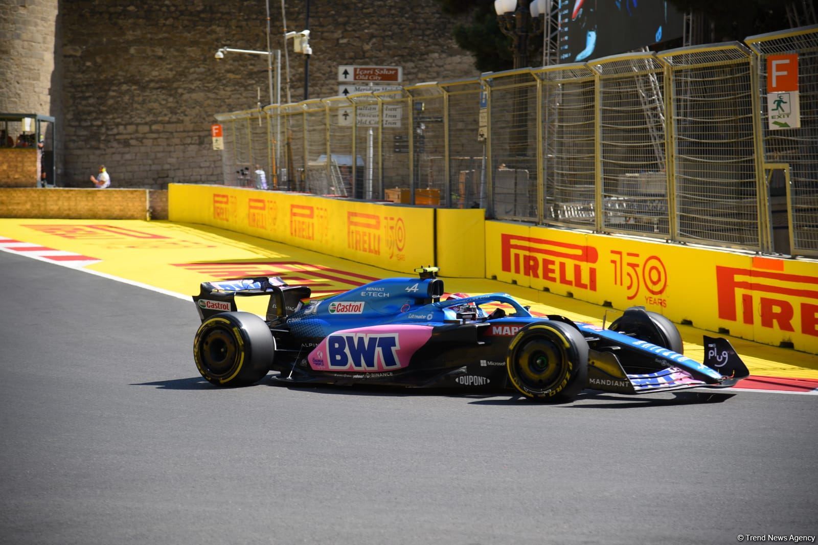 В Баку стартовала первая тренировочная сессия пилотов “Формулы-1” (ФОТО)