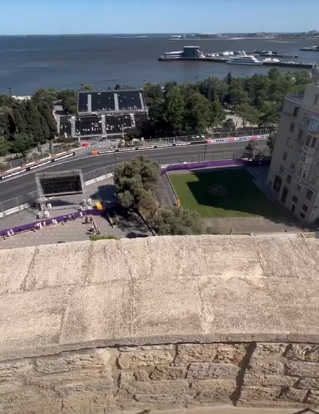 Известный турецкий актер приехал в Баку на Гран-при "Формулы-1" (ФОТО)