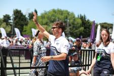 В Баку прошла автограф-сессия пилотов "Формулы-1" (ФОТО)