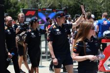 В Баку прошла автограф-сессия пилотов "Формулы-1" (ФОТО)