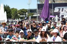 В Баку прошла автограф-сессия пилотов "Формулы-1" (ФОТО)