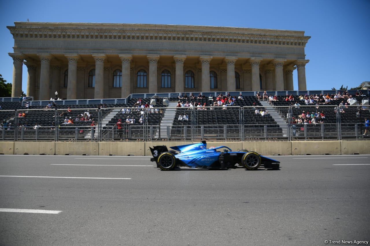На Гран-при Азербайджана «Формулы-1» начались свободные заезды (ФОТО)